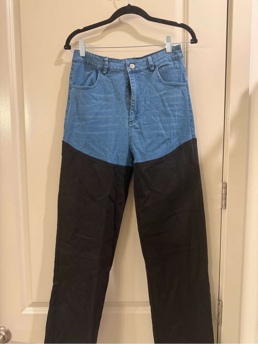 Two-Tone High-Waist Jeans in Blue and Black